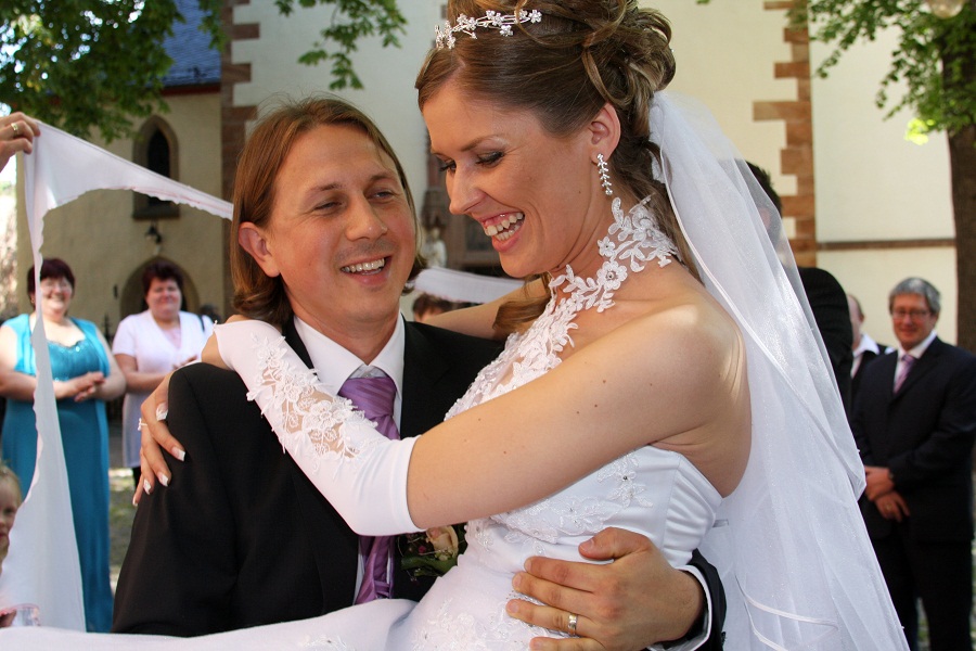 2 - auf Händen tragen